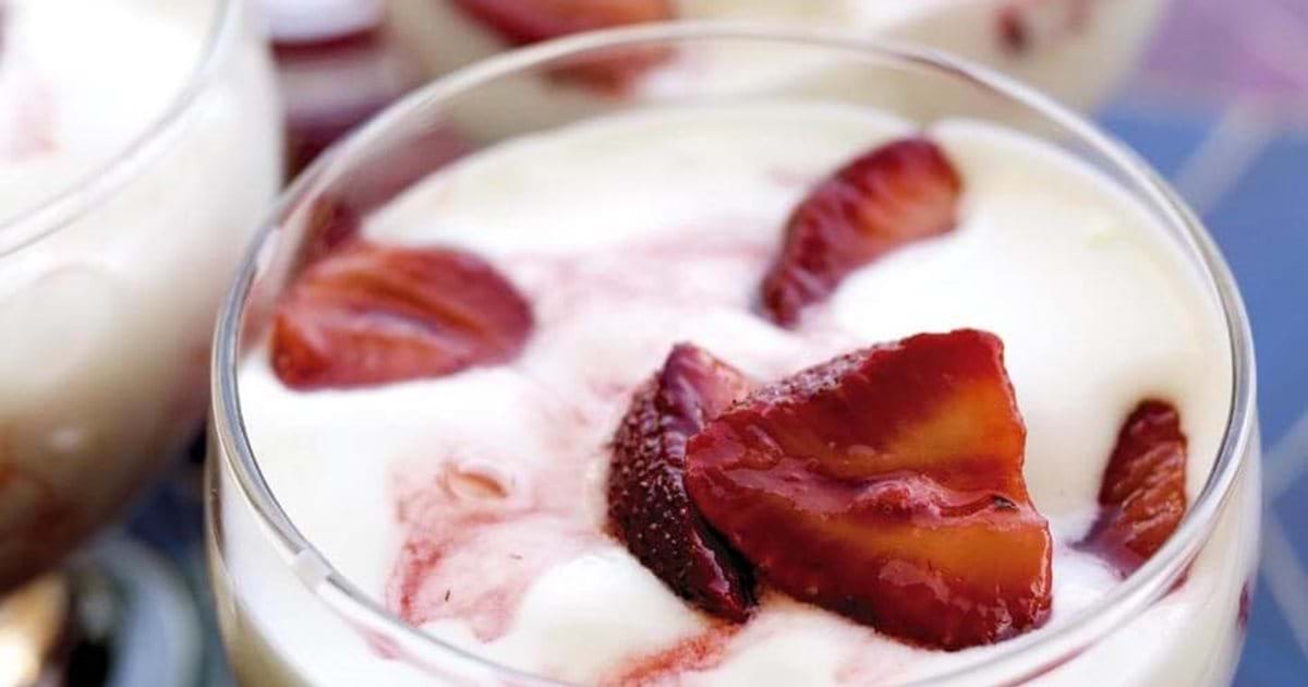 Strawberry Sundae with Meringues Port Desserts Sandeman