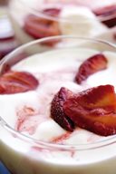 Strawberry Sundae With Meringues